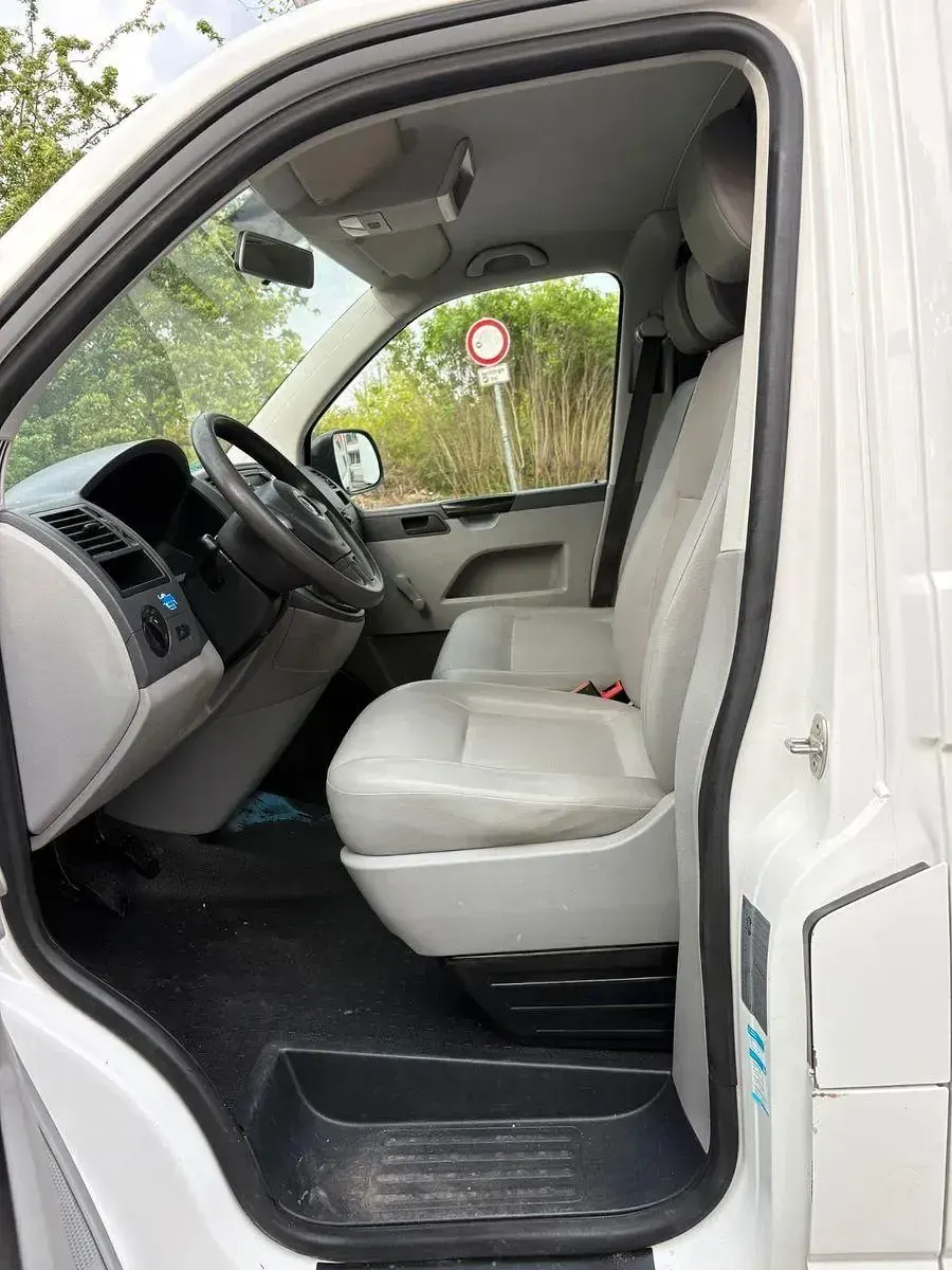 Second-hand VW Transporter 102 CP (75 kW) 2013 Alb Van