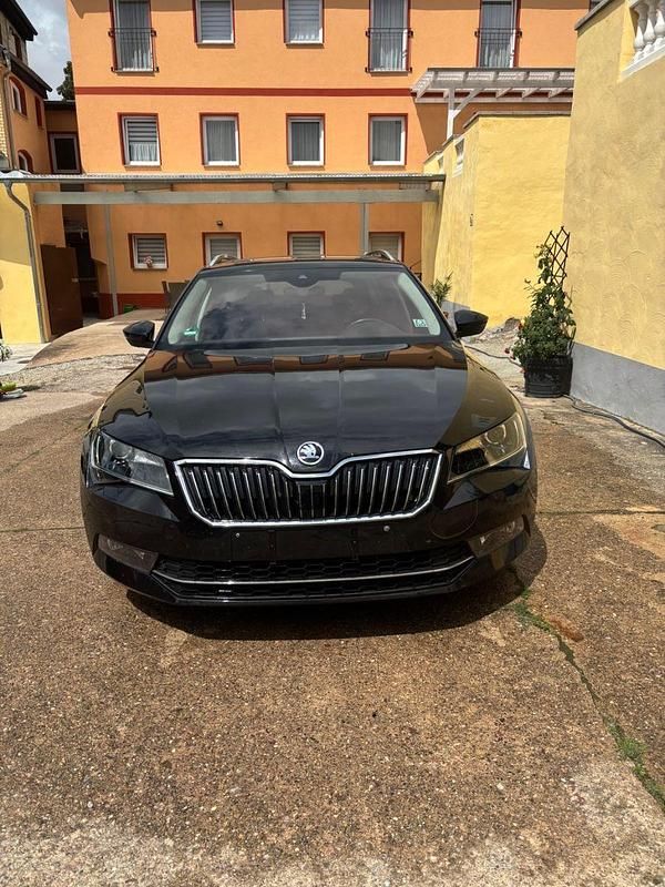 Schwarz Gebraucht 2018 Skoda Superb Ambition Kombi | 16.500 € (Fairer Preis) - Bild 1/4