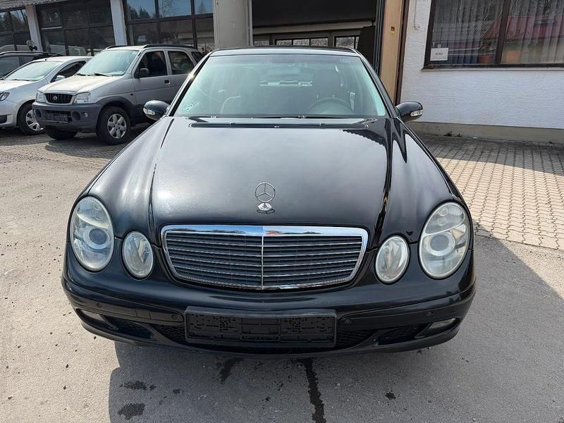 Second-hand Mercedes E200 122 CP (89 kW) 2005 Negru Berlinǎ