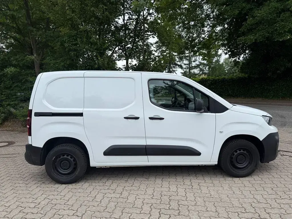 Gebraucht Peugeot Partner 110 PS (80 kW) 2020 Weiß Van / Kleinbus