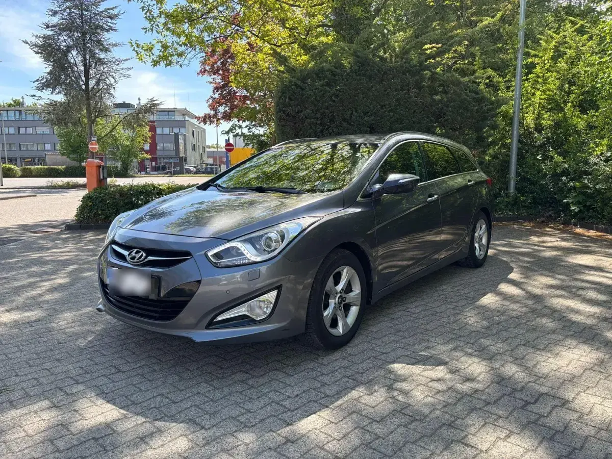 Gebraucht Hyundai i40 Premium 136 PS (100 kW) 2013 Grau Kombi