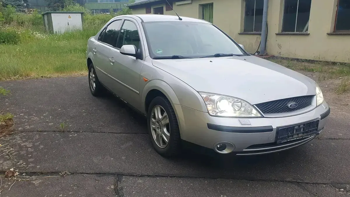 Gebraucht Ford Mondeo 145 PS (106 kW) 2003 Silber Limousine