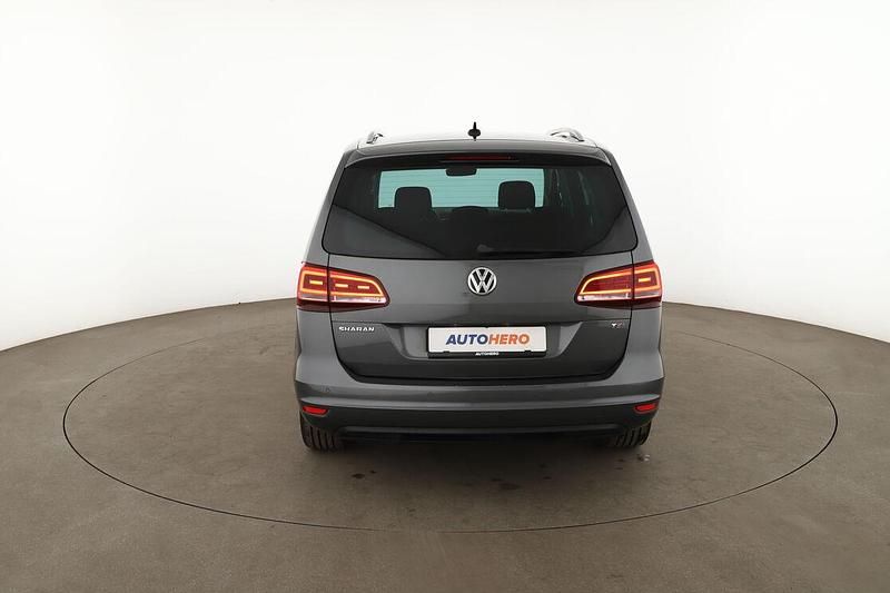 Gebraucht VW Sharan Sound 150 PS (110 kW) 2017 Grau Van / Kleinbus