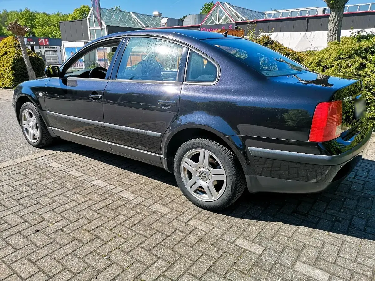 Gebraucht VW Passat 101 PS (74 kW) 1999 Schwarz Limousine