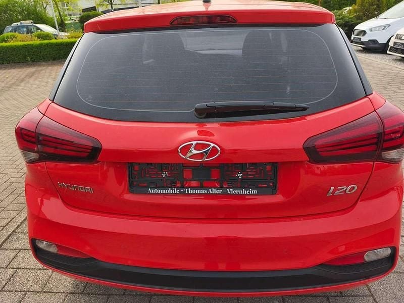 Gebraucht Hyundai i20 Trend 101 PS (74 kW) 2020 Rot Kleinwagen