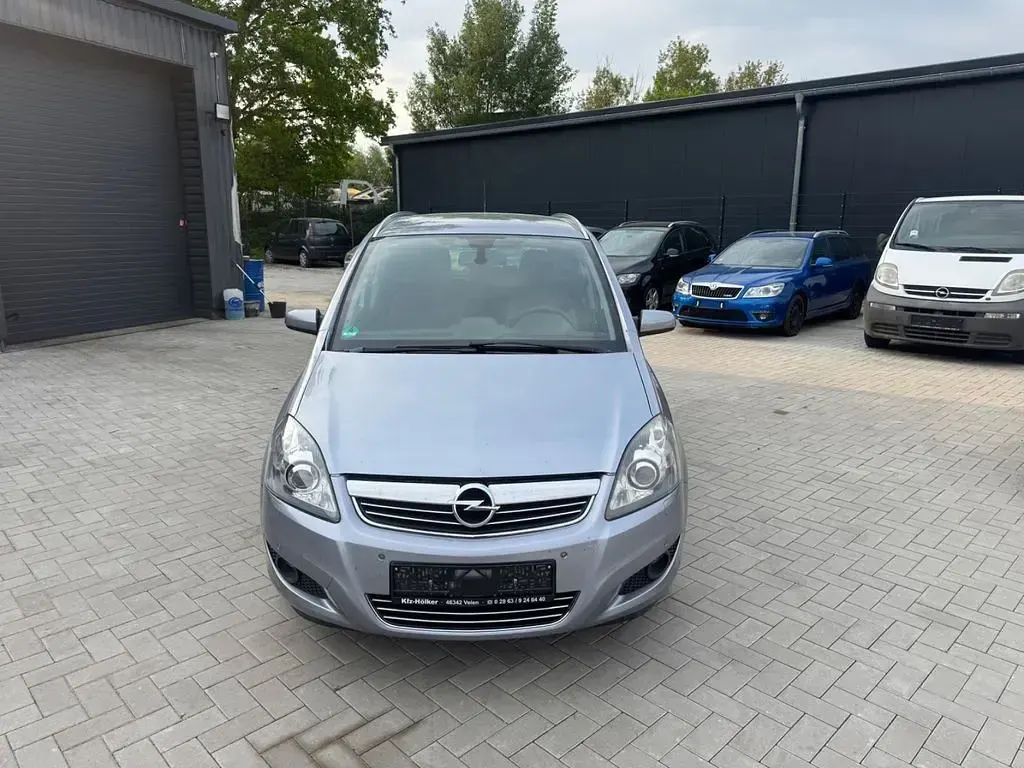 Gebraucht Opel Zafira Innovation 116 PS (85 kW) 2009 Silber Van / Kleinbus