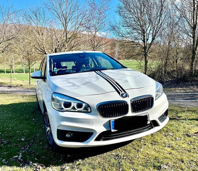 Weiß Gebraucht 2015 BMW 220 Sport Line Kombi | 11.000 € (Guter Preis) - Bild 1/4