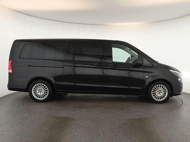 Gebraucht Mercedes Vito 237 PS (174 kW) 2023 Obsidianschwarz metallic Van