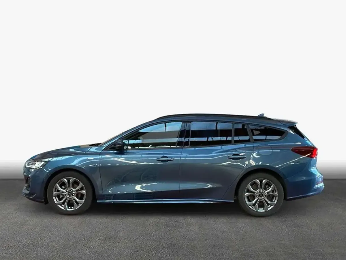Gebraucht Ford Focus ST-Line X 125 PS (91 kW) 2023 Chrome blue metallic Kombi