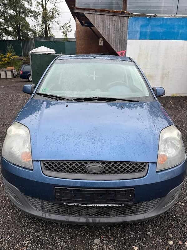 Blau Gebraucht 2005 Ford Fiesta Limousine | 1.499 € (Fairer Preis) - Bild 1/4