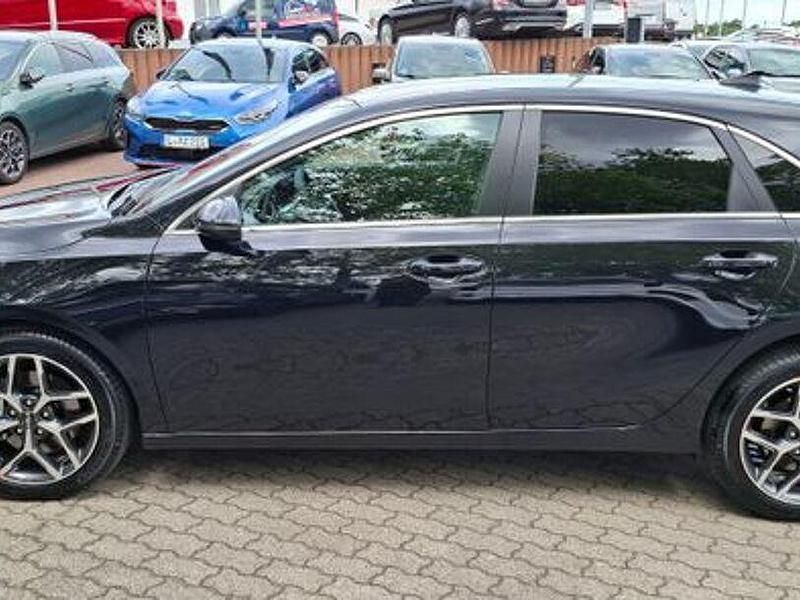 Gebraucht Kia Ceed 140 PS (102 kW) 2025 Schwarz Kleinwagen