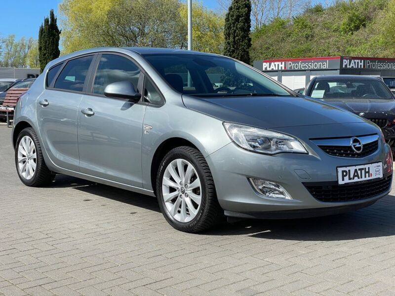 Usata Opel Astra 140 CV (102 kW) 2013 Argento Berlina