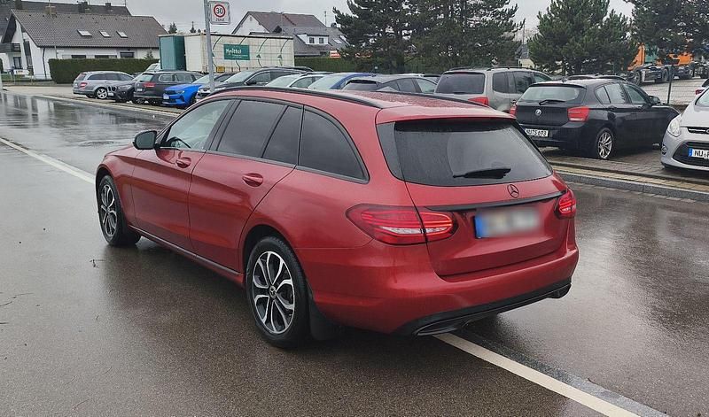 Gebraucht Mercedes C220 194 PS (142 kW) 2019 Rot Kombi