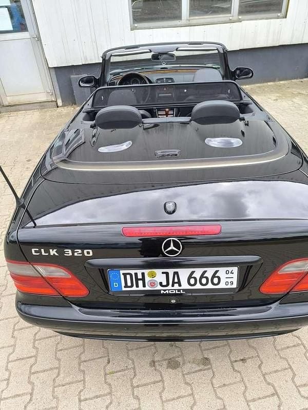 Gebraucht Mercedes CLK320 Elegance 218 PS (160 kW) 2002 Cabrio