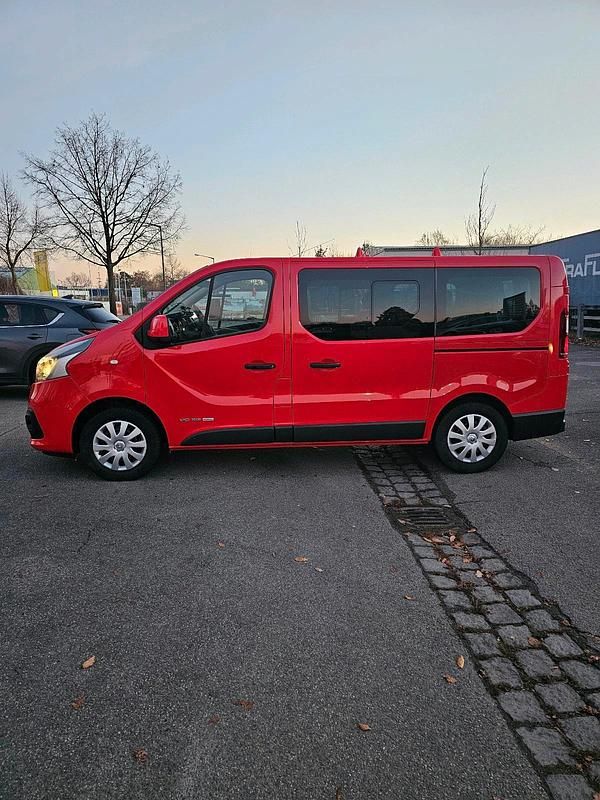 Rot Gebraucht 2017 Renault Trafic Expression Van / Kleinbus | 13.800 € (Superpreis) - Bild 1/4