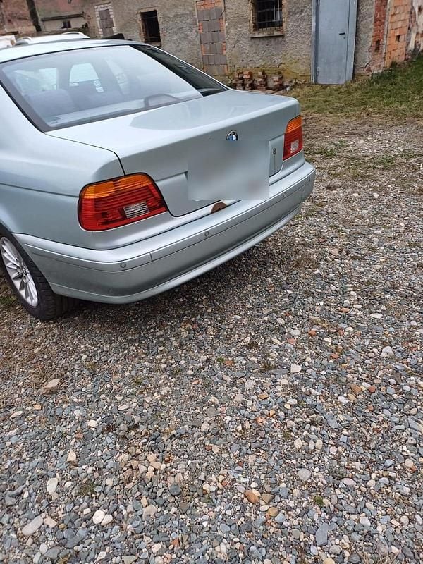 Gebraucht BMW 525 136 PS (100 kW) 2002 Silber Limousine