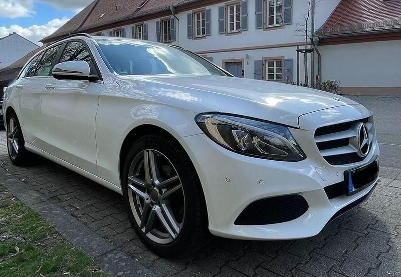 Second-hand Mercedes C180 Edition 156 CP (114 kW) 2018 Alb Break