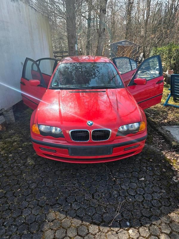 Gebraucht BMW 318 120 PS (88 kW) 1997 Rot Limousine