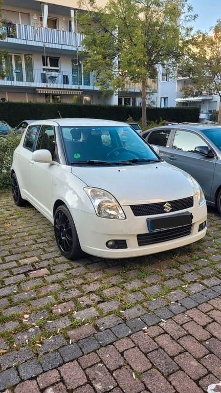Weiß Gebraucht 2007 Suzuki Swift Kleinwagen | 3.800 € (Fairer Preis) - Bild 1/4