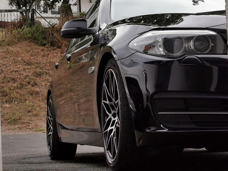 Schwarz Gebraucht 2014 BMW 530 Sport Line Kombi | 11.000 € (Fairer Preis) - Bild 1/4