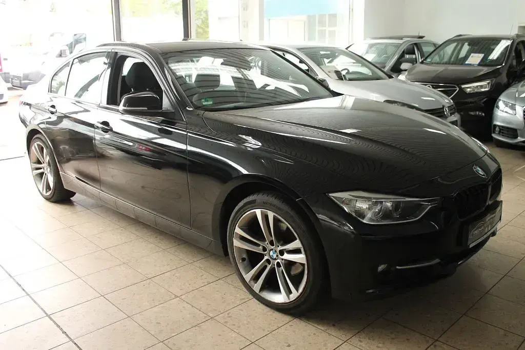 Gebraucht BMW 320 Sport Line 184 PS (135 kW) 2012 Schwarz Limousine