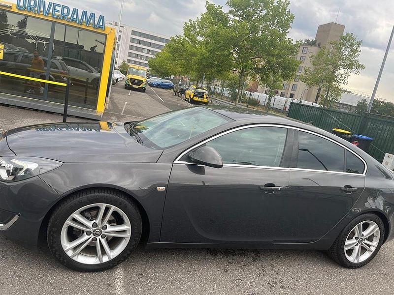 Grau Gebraucht 2015 Opel Insignia Limousine | 8.250 € (Fairer Preis) - Bild 1/4