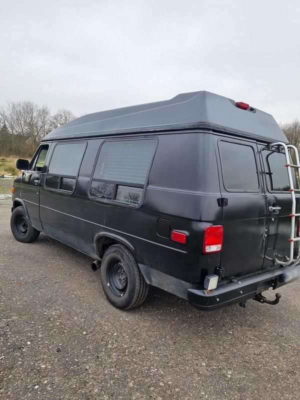 Second-hand Chevrolet G 254 CP (186 kW) 1995 Negru Van