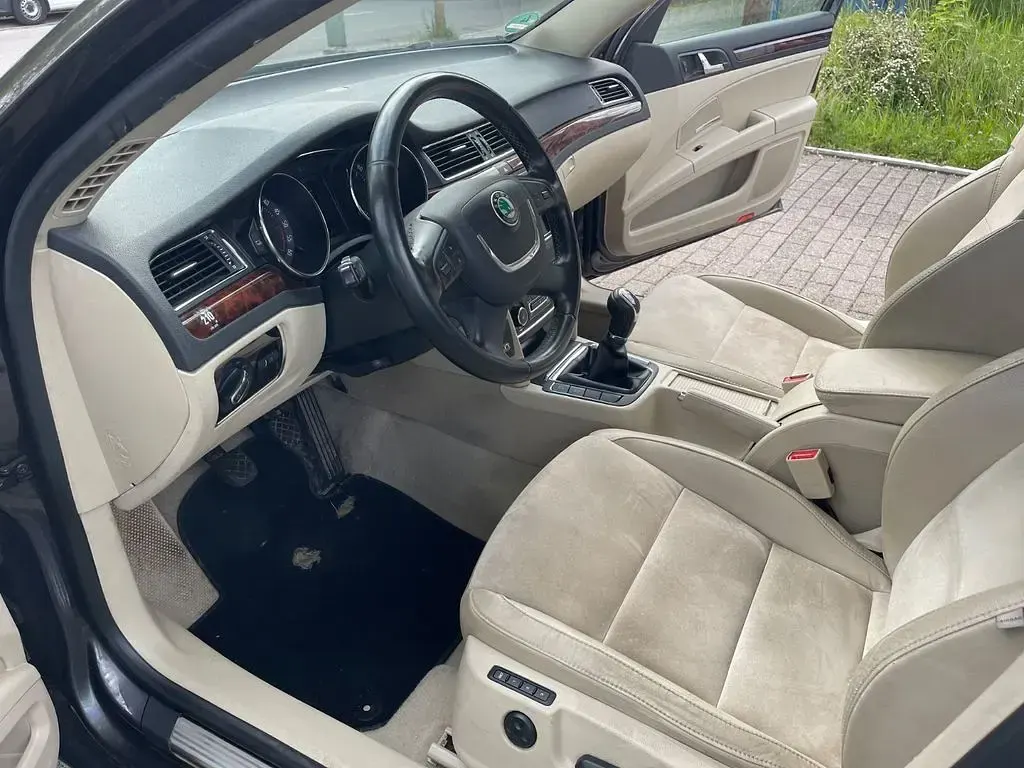 Second-hand Skoda Superb Elegance 170 CP (125 kW) 2011 Maro Break