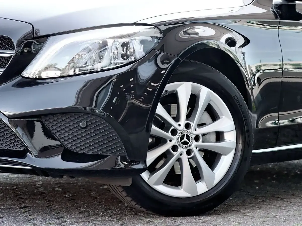 Gebraucht Mercedes C180 156 PS (114 kW) 2021 Obsidianschwarz Kombi