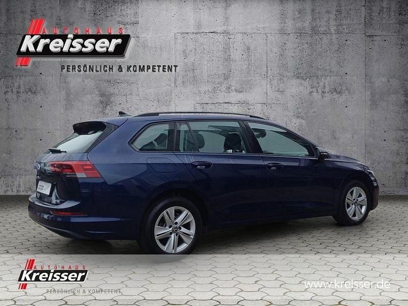 Gebraucht VW Golf VIII Life 131 PS (96 kW) 2023 Blau Kombi