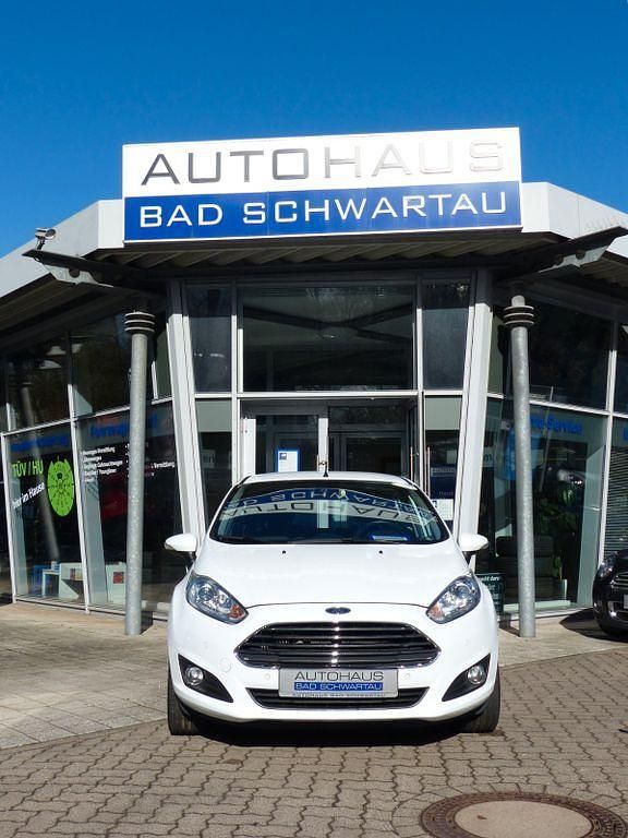 Gebraucht Ford Fiesta Titanium 101 PS (74 kW) 2017 Weiß Limousine