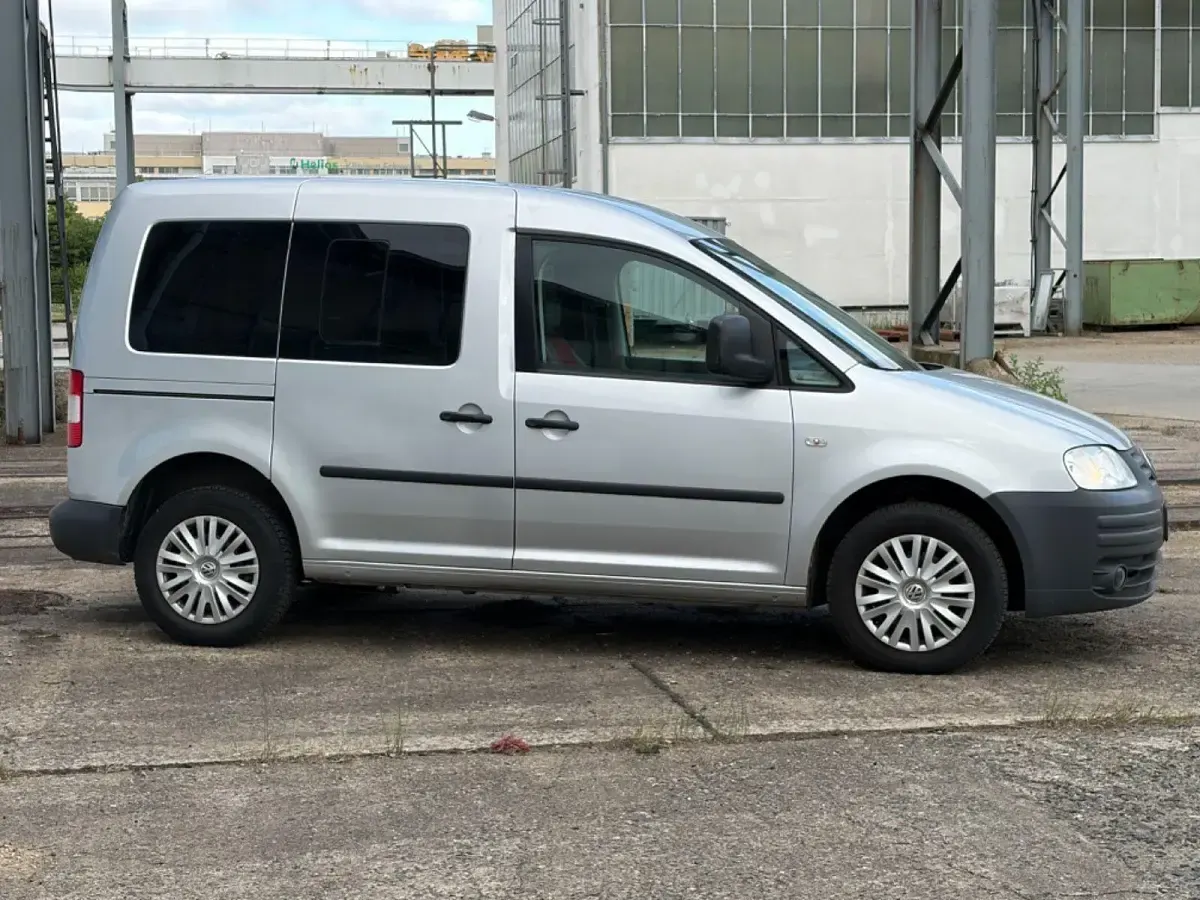 Gebraucht VW Caddy 102 PS (75 kW) 2010 Silber Van / Kleinbus