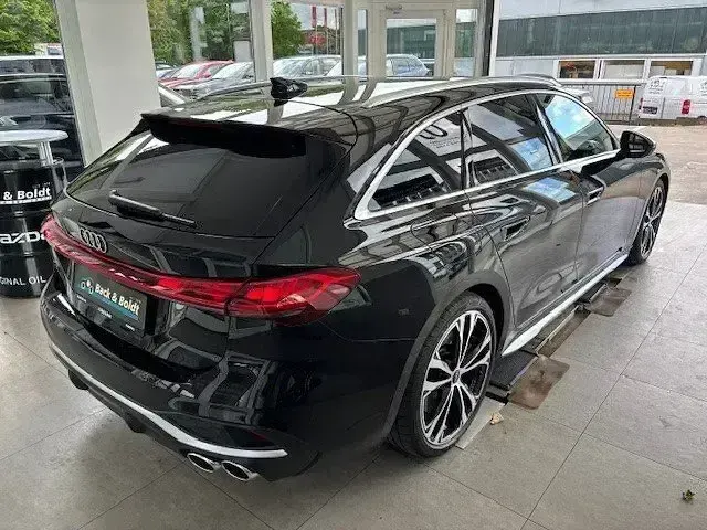 Gebraucht Audi S5 Comfort 367 PS (269 kW) 2025 Mythosschwarz Kombi