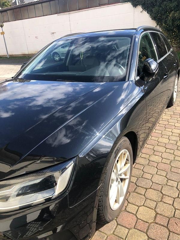 Gebraucht Audi A4 Comfort 190 PS (139 kW) 2020 Schwarz Kombi
