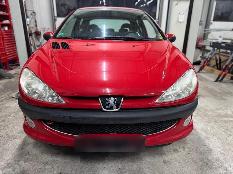Gebraucht Peugeot 206 75 PS (55 kW) 2008 Rot Kleinwagen