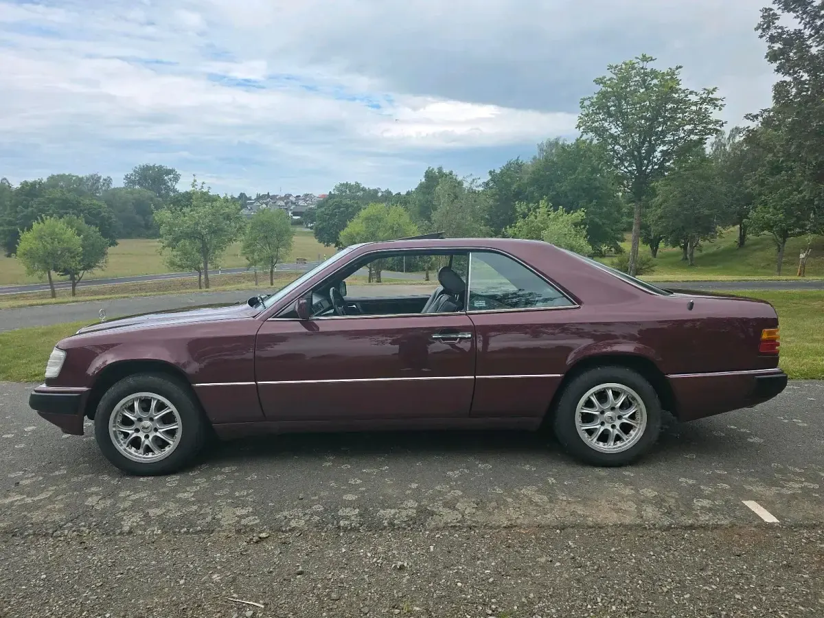 Gebraucht Mercedes 230 132 PS (97 kW) 1990 Rot Coupé