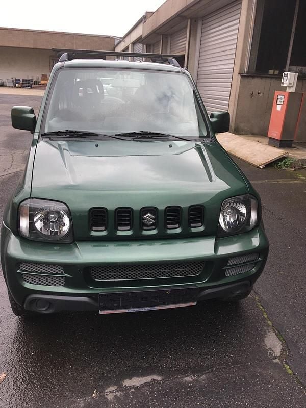 Grün Gebraucht 2011 Suzuki Jimny SUV | 7.800 € (Fairer Preis) - Bild 1/4