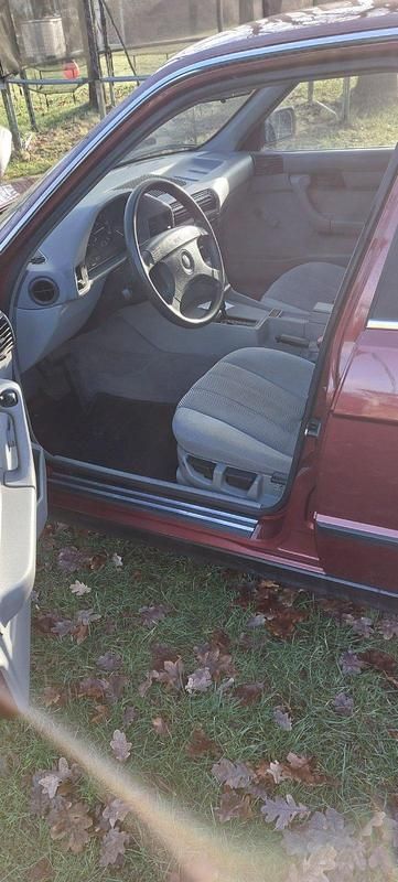 Gebraucht BMW 525 143 PS (105 kW) 1992 Rot Limousine