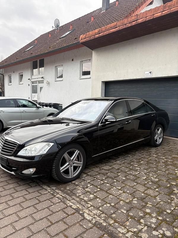 Gebraucht Mercedes S500 387 PS (284 kW) 2007 Schwarz Limousine