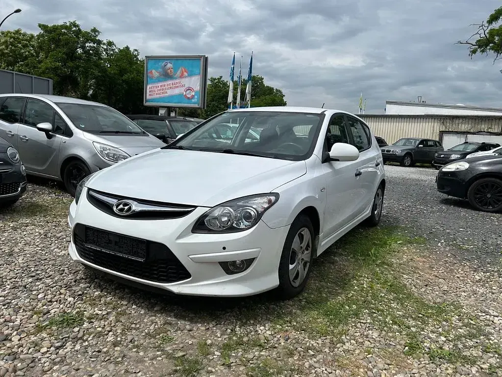 Gebraucht Hyundai i30 Edition+ 90 PS (66 kW) 2011 Weiß Limousine