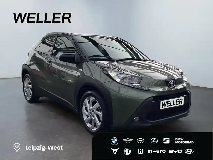 Gebraucht Toyota Aygo 72 PS (52 kW) 2022 Cardamon green / night sky black (gruen) Kleinwagen