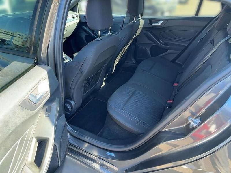 Usado Ford Focus 2024 Cinzento Sedan