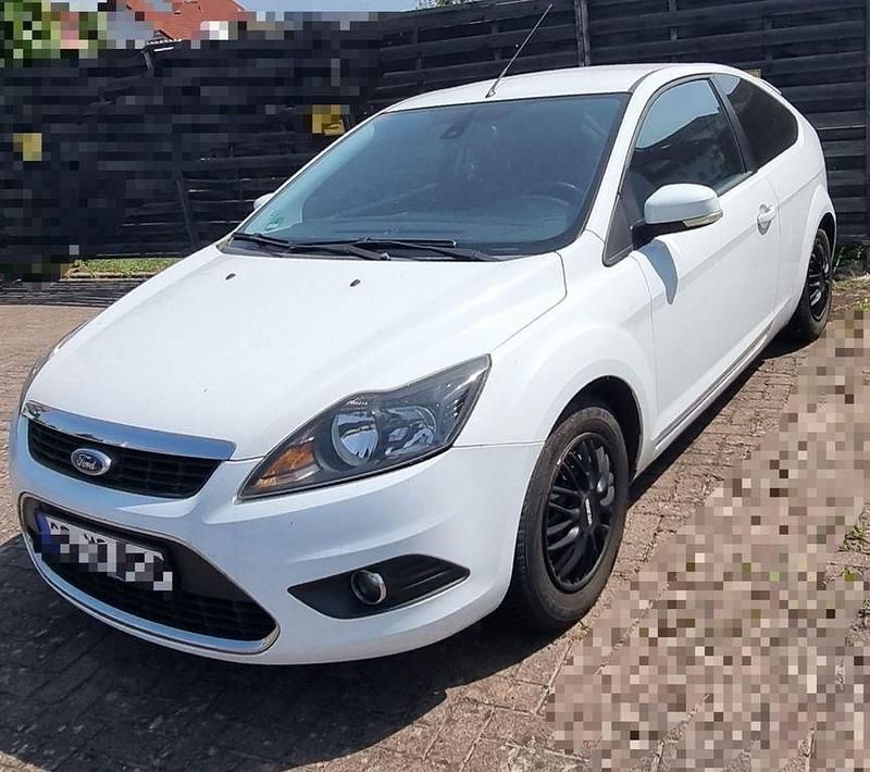 Weiß Gebraucht 2009 Ford Focus Style Limousine | 2.800 € (Guter Preis) - Bild 1/4