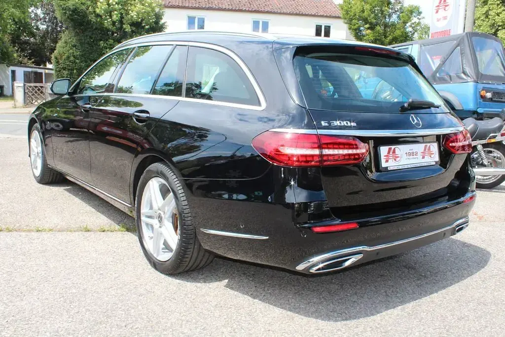 Gebraucht Mercedes E300 AMG 211 PS (155 kW) 2021 Schwarz Limousine