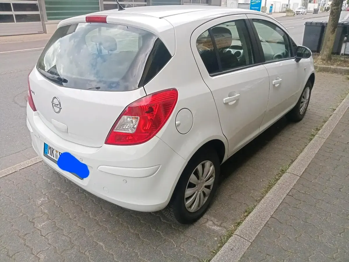 Gebraucht Opel Corsa 65 PS (47 kW) 2011 Weiß Kleinwagen