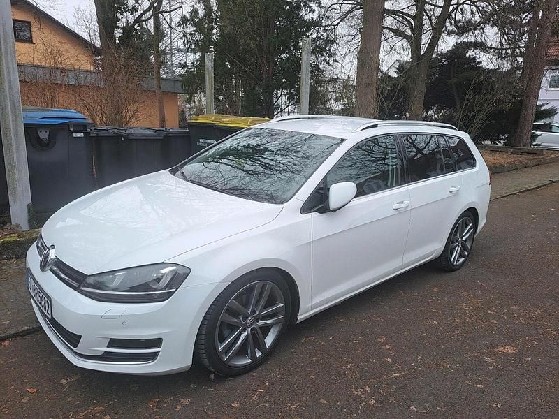 Weiß Gebraucht 2017 VW Golf VII Highline Kombi | 9.900 € (Guter Preis) - Bild 1/4