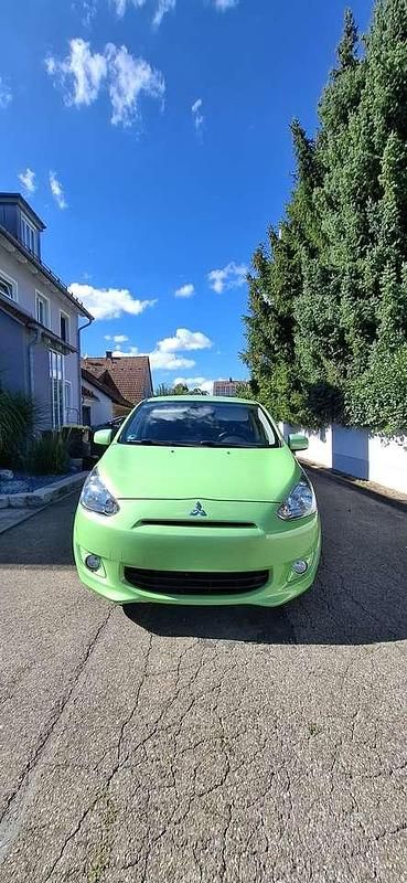 Gebraucht Mitsubishi Space Star Plus 71 PS (52 kW) 2015 Grün Limousine