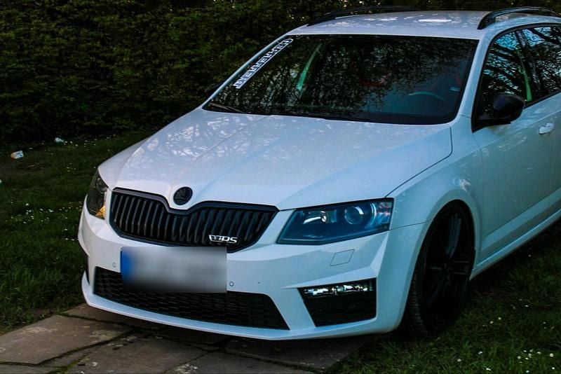 Weiß Gebraucht 2016 Skoda Octavia RS Kombi | 15.000 € (Etwas zu teuer) - Bild 1/4