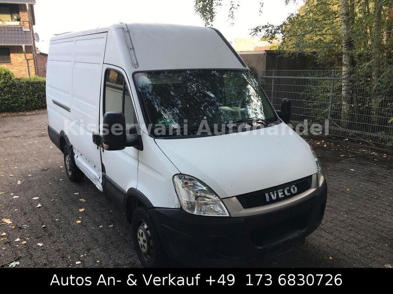Gebraucht Iveco Daily 126 PS (92 kW) 2011 Weiß Van / Kleinbus