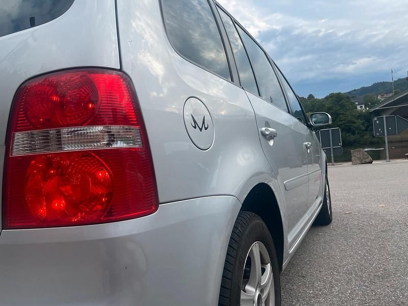 Silber Gebraucht 2005 VW Touran R-line Van / Kleinbus | 4.199 € (Fairer Preis) - Bild 1/4